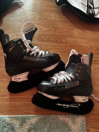 Senior Bauer Size 7 Hockey Skates