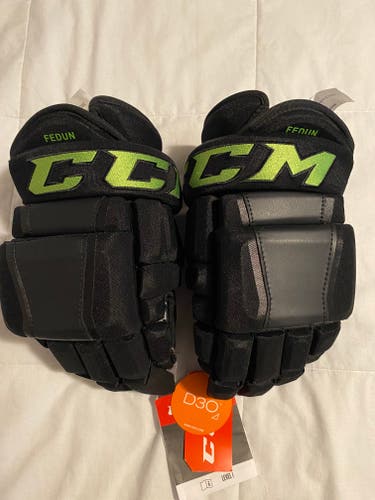 New Dallas Stars Blackout CCM HG97 Gloves 14" Pro Stock