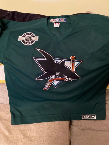 Sharks CCM Practice Jersey, XXL.