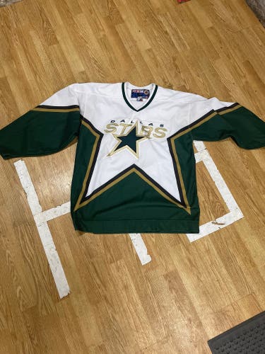 men’s large stars jersey
