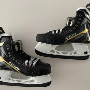 New CCM Regular Width  Size 9.5 Tacks ASV Pro Hockey Skates