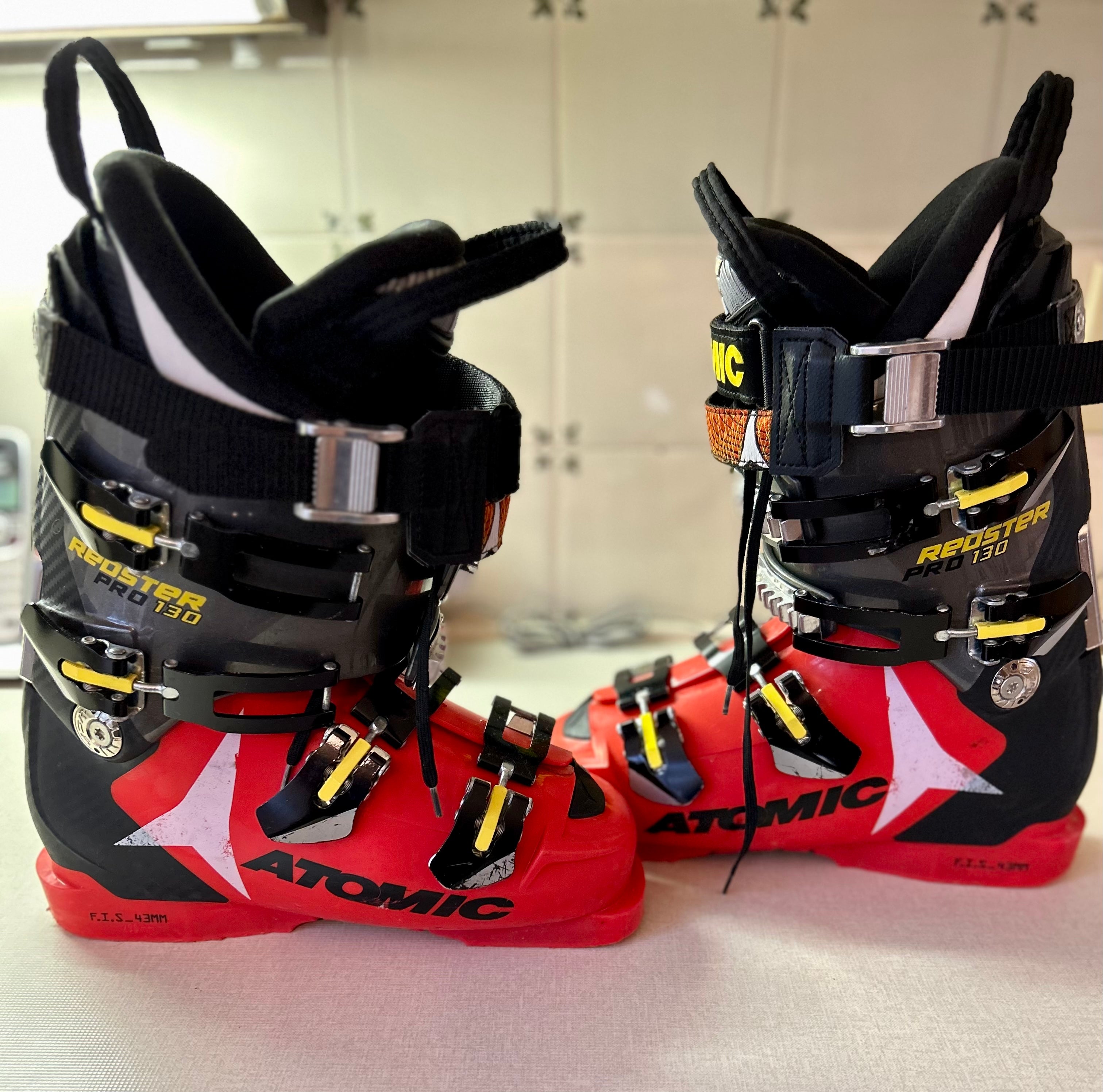 Op het randje Gedateerd Verval Men's Used Atomic All Mountain Redster Pro 130 Ski Boots | SidelineSwap