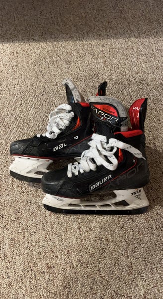 Used Bauer Regular Width Size 7.5 Vapor 3X Pro Hockey Skates