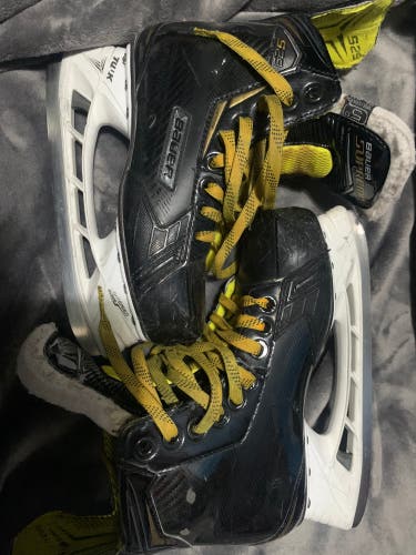 Used Bauer Regular Width  Size 5 Supreme S29 Hockey Skates