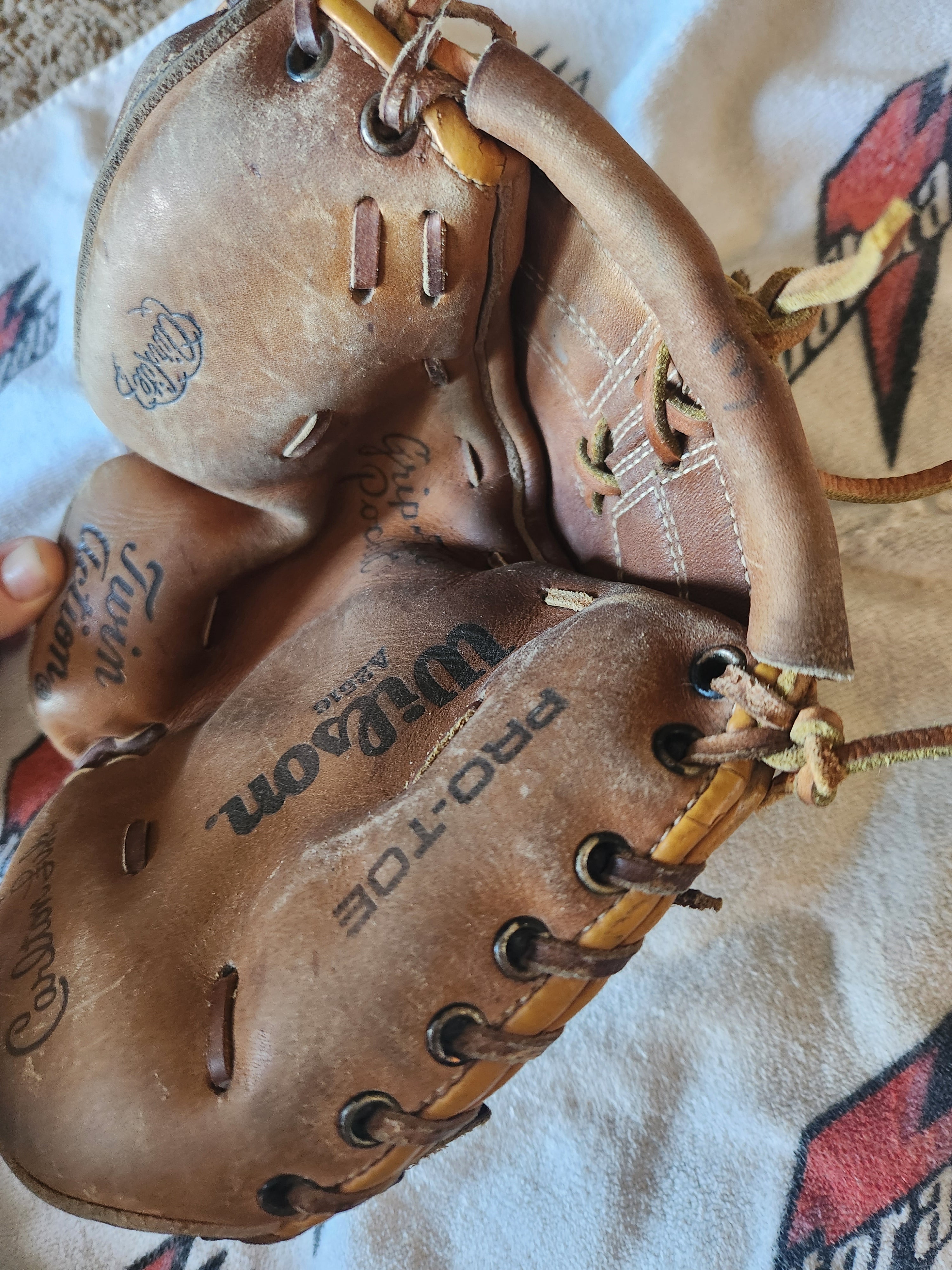 Chicago White Sox catcher, Carlton Fisk, slides into 2nd base wearing  Franklin gloves during a game against the…