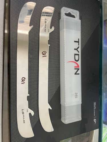 Used Bauer LS Pulse 246 mm Size 5 5.5 Edge Quad One Prosharp Profile, Tydan Blades, Like New