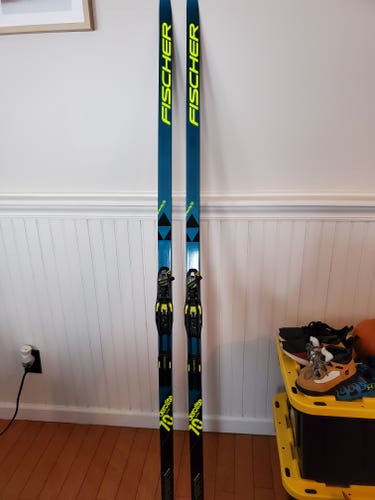 Skate Used Women's 2020 Fischer Cross Country Skis With Bindings