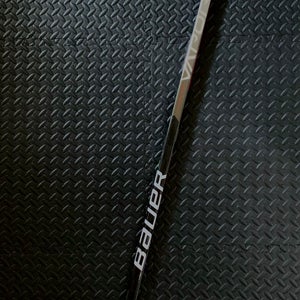 NEW Senior Right Hand | Bauer Vapor Hyperlite Hockey Stick | 87 Flex P92 Curve