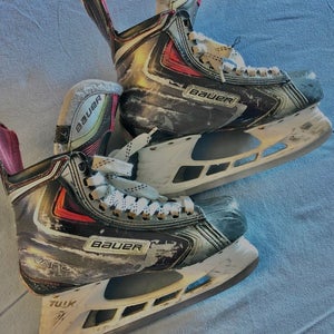 Senior Used Bauer Vapor APX2 Hockey Skates Regular Width Size 7