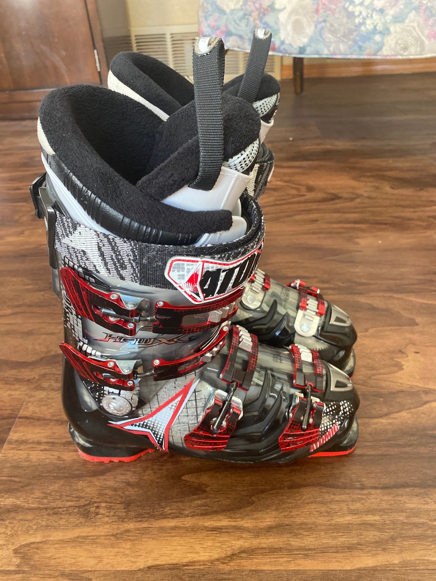 Atomic Hawx 80 Ski Boots | SidelineSwap | Buy and Sell on