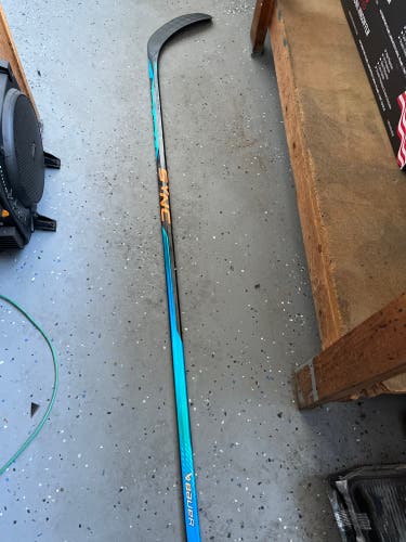 Senior Left Hand P92 77 Flex Nexus Sync Hockey Stick