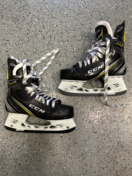New CCM Regular Width Size 8.5 Super Tacks AS1 Hockey Skates