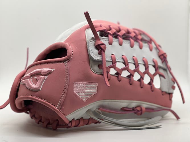 Goin Yard Gloves. Outfield 12.5" Softball Glove