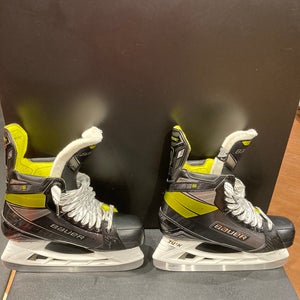 Senior Bauer Size 9 Supreme 3S Hockey Skates