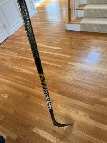 Senior Right Handed P28M Pro Stock Supreme 2S Pro Hockey Stick
