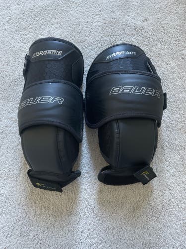 Junior Bauer goalie knee pads S18