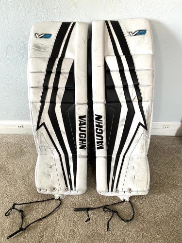 31 + 2 Vaughn Velocity V9 Goalie Leg Pads