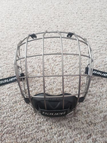 NEW! Medium Bauer Re-Akt Cage