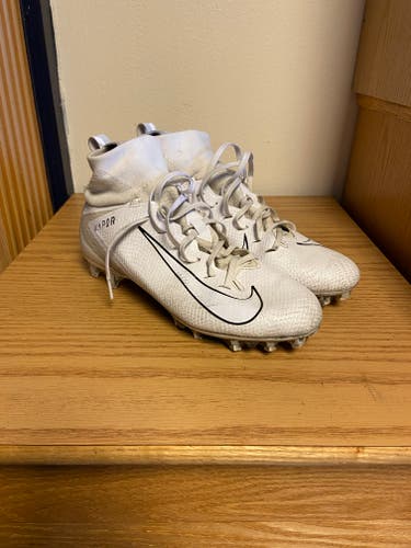 White Adult Used Unisex Size 9.5 (Women's 10.5) Molded Cleats Nike Vapor untouchable pro 3 Cleats