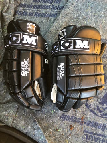 CCM Super Tacks 892 Gloves 15”