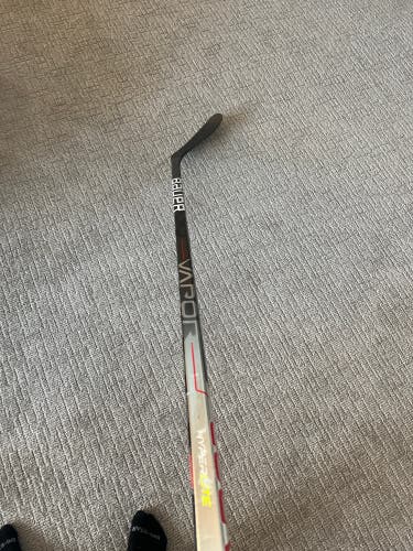New Right Handed P28 Pro Stock Vapor Hyperlite Hockey Stick