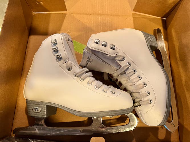 Used Riedell Size 2 Figure Skates
