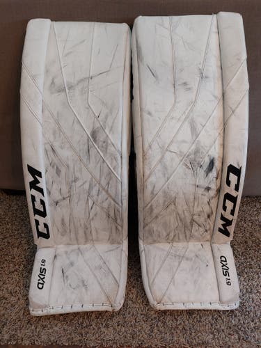 CCM Axis 1.9 32+1 Leg pads