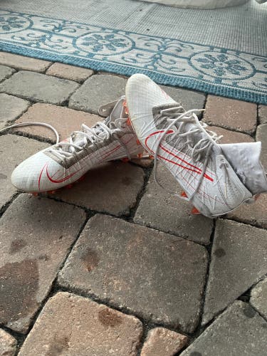 White Men's Size 11.5 (Women's 12.5) Nike