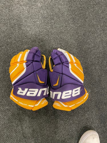 Bauer vapor gloves