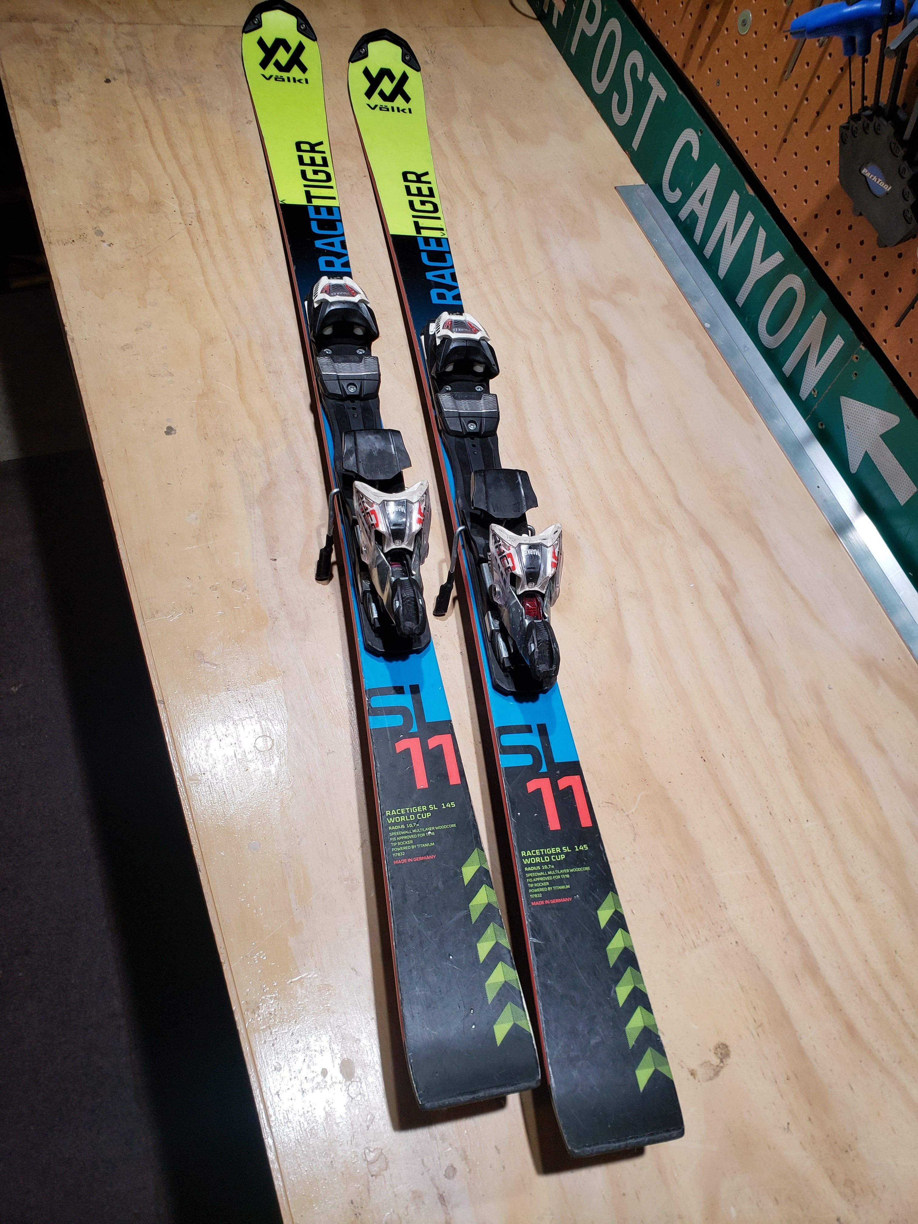 Used Unisex Volkl 145 cm Racing Racetiger SL Skis With Bindings