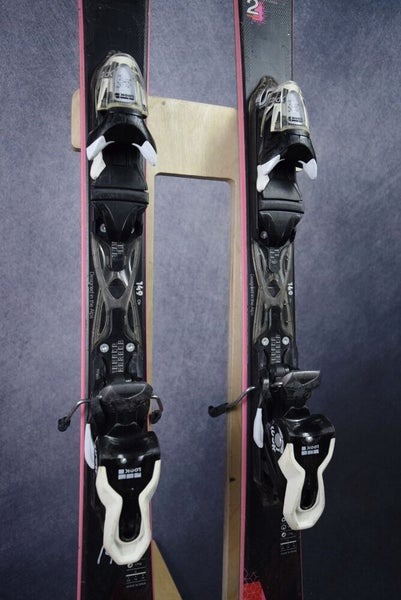 ROSSIGNOL UNIQUE SKIS SIZE 149 CM WITH ROSSIGNOL BINDINGS 