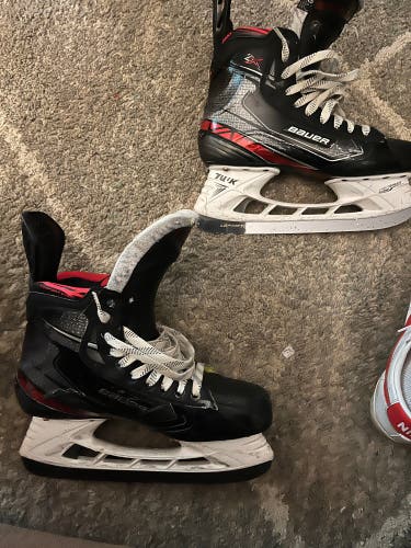 Used Bauer Regular Width  Size 9.5 Vapor 2X Hockey Skates