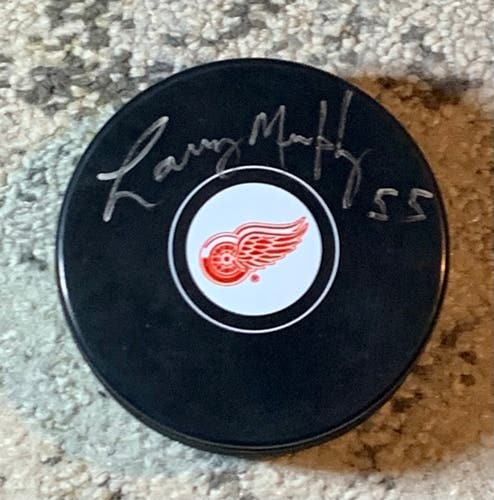Detroit Red Wings Larry Murphy signed puck