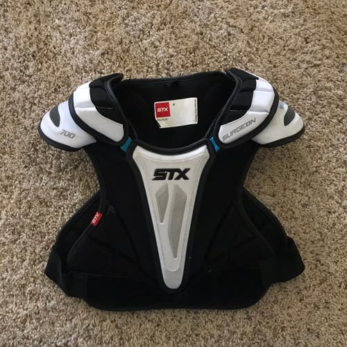 STX Surgeon 700 Shoulder Pads