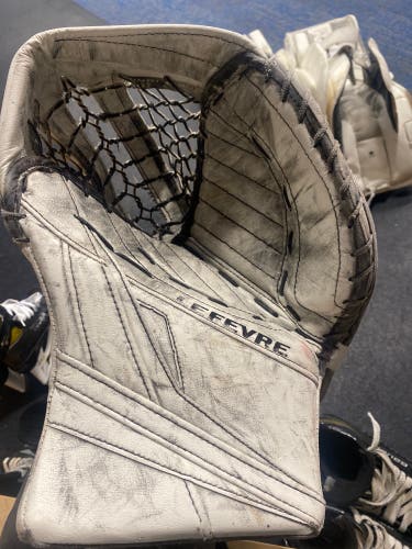 Used Regular L12.1 Goalie Glove