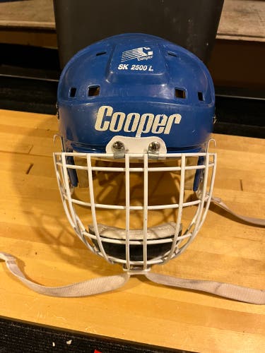Awesome Cooper SK2500L hockey helmet and HM50S mask. Good condition.