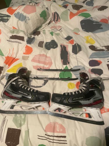 (WITH 2 SETS OF BLADES)Bauer Regular Width  Size 7 Vapor 2X Pro Hockey Goalie Skates