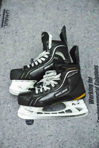 Senior Used Bauer Supreme Total One Hockey Skates Extra Wide Width Pro Stock Size 7