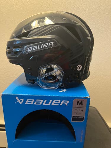 New Medium Bauer Re-Akt 85 Helmet