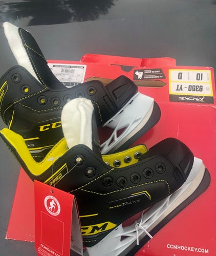 Youth New CCM super tacks 9350 Hockey Skates Regular Width Size 10