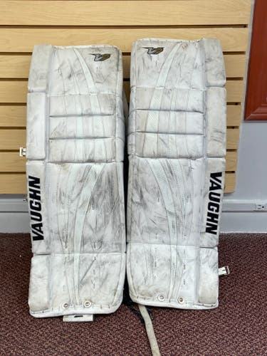 Used Int Vaughn Velocity V7 INT XF 30" + 2 Goalie Pads