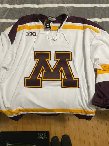 University of Minnesota hockey jersey