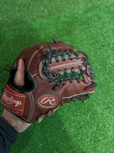 Used Pitcher's 11.5" Gold Glove Baseball Glove