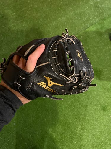 Used Right Hand Throw 31.5" Baseball Glove