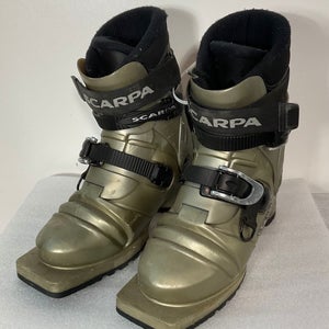 Used Women's Scarpa Telemark Ski Boots Size 6 (SY1191)