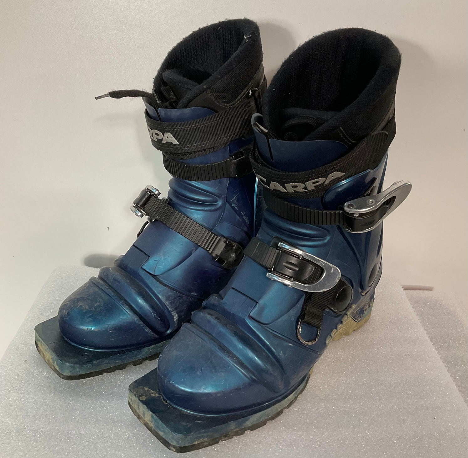 Used Women's Scarpa Telemark Ski Boots Size 6.5 (SY1194)