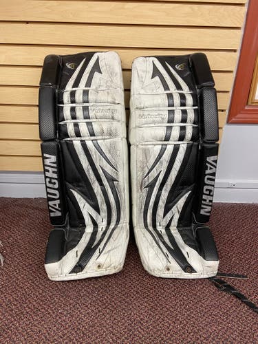 Used Vaughn Velocity V4 34" + 1 Goalie Pads