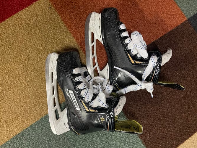 Used Bauer Regular Width  Size 11 Supreme Hockey Skates