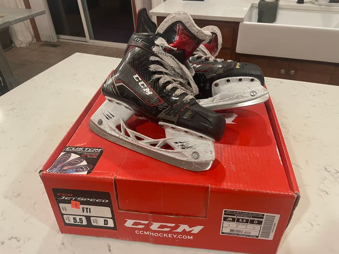 Used CCM Regular Width  Size 5.5 JetSpeed FT1 Hockey Skates