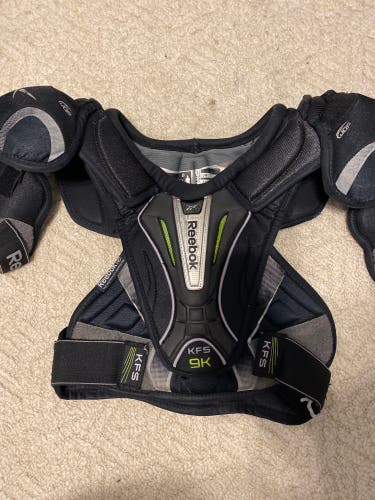 Used Medium Reebok 9K Shoulder Pads